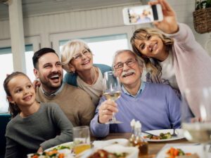Beneficios de las relaciones intergeneracionales para las personas mayores