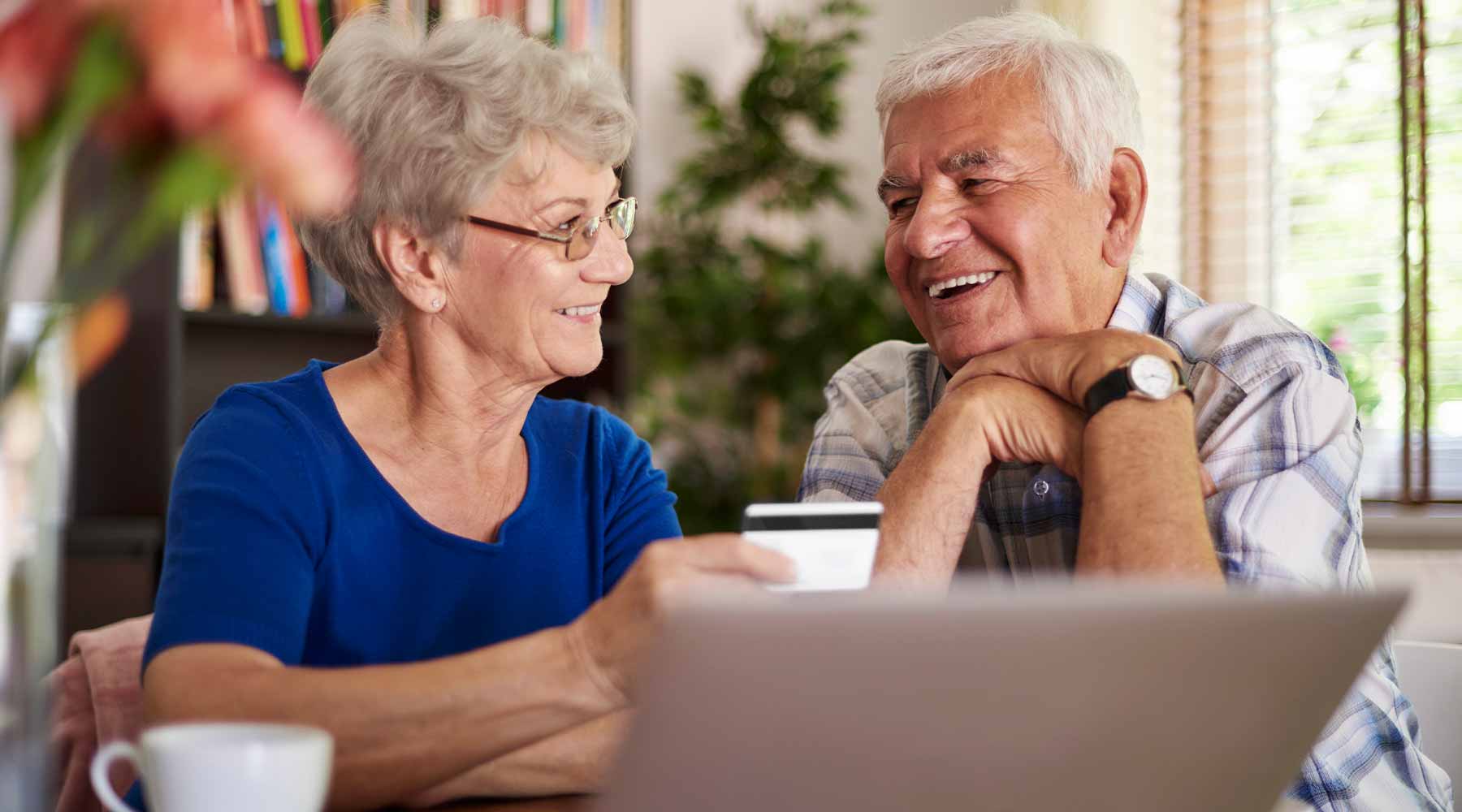 Adultos mayores ante la brecha digital. Nunca es tarde para usar alguna tecnología.