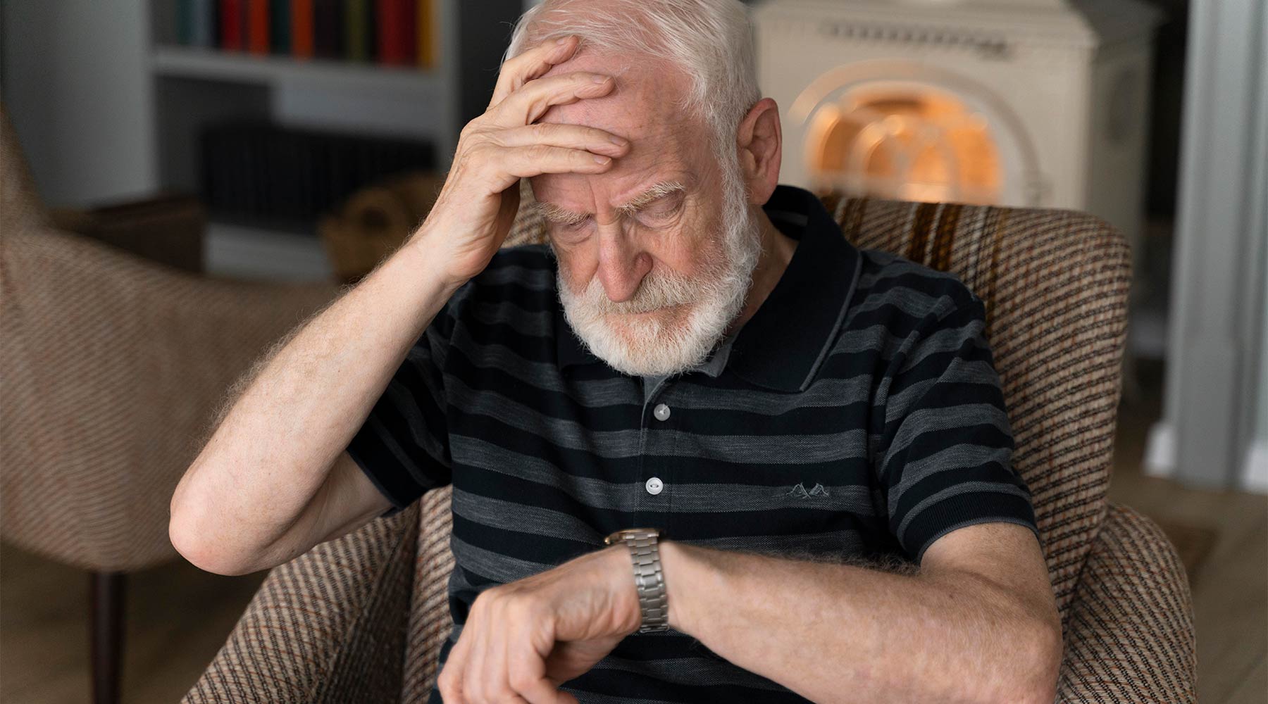 Anciano desorientado en tiempo y lugar por enfermedad de Alzheimer.