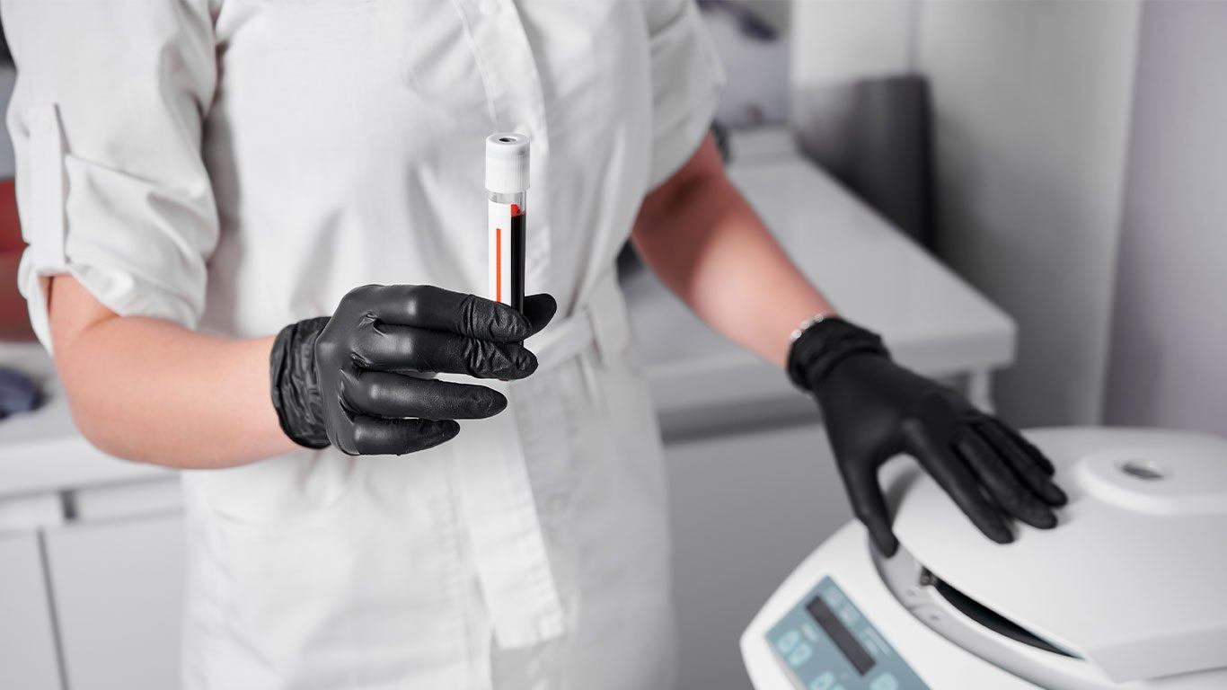 El tratamiento de una enfermedad renal crónica se centra en retrasar el avance del daño renal, por lo general, mediante el control de la causa. 