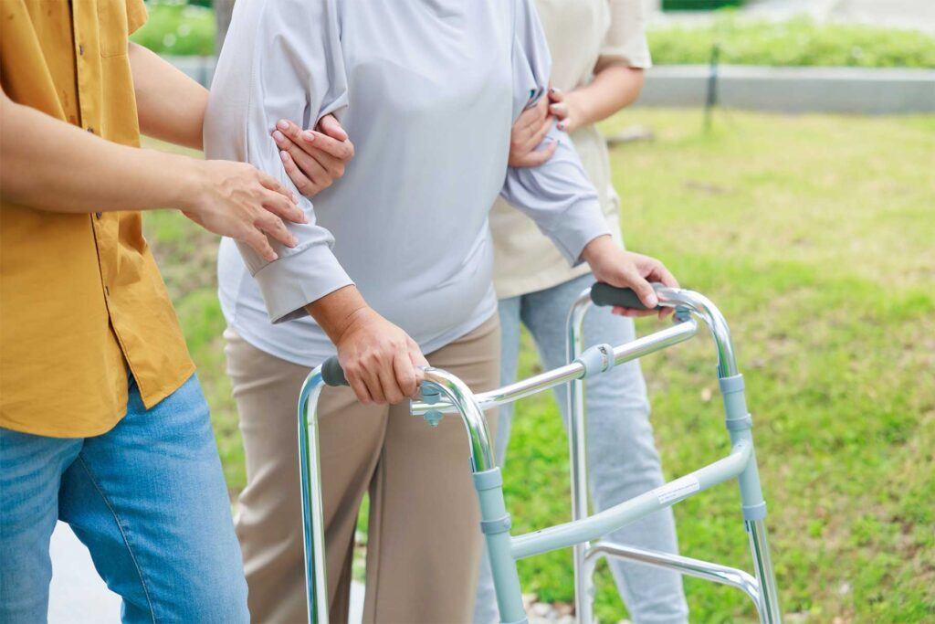 Cuanto cuesta incapacitar a una persona mayor.