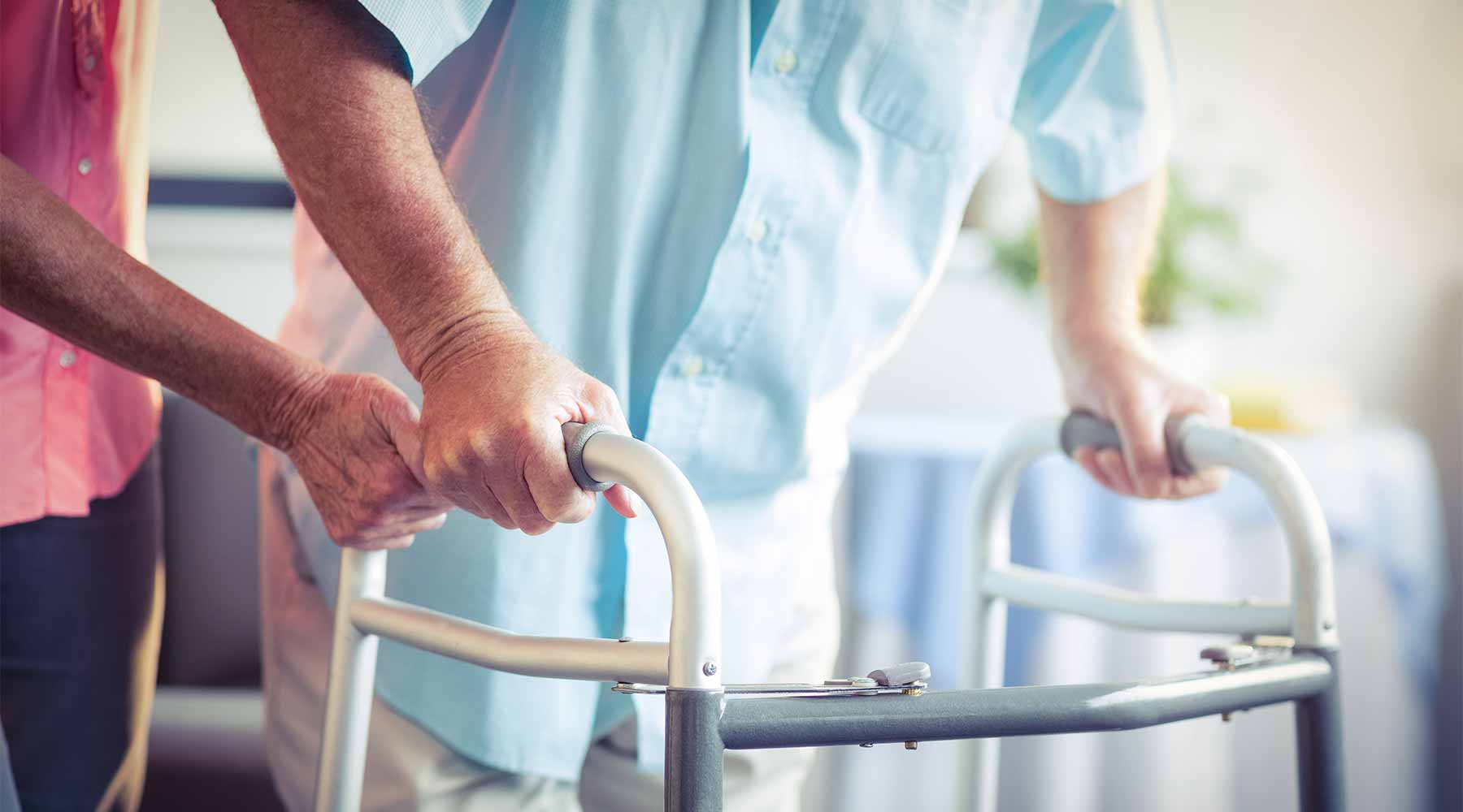 ¿Cuánto tiempo dura la orina en un frasco? Llevar la orina al laboratorio lo antes posible, dentro de las 24 horas siguientes a la finalización de la recolección. Mantenga la orina fresca.