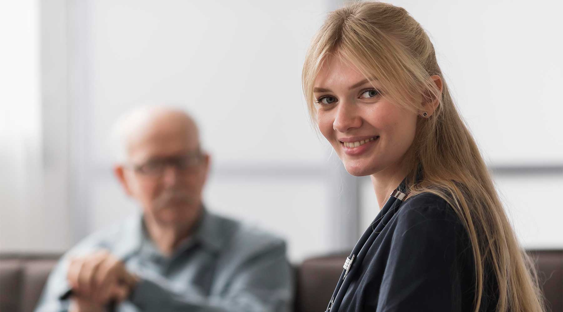 La bradipsiquia es un síntoma específico que aparece como manifestación de una enfermedad específica. Su tratamiento debe basarse en el tratamiento de la patología de base.