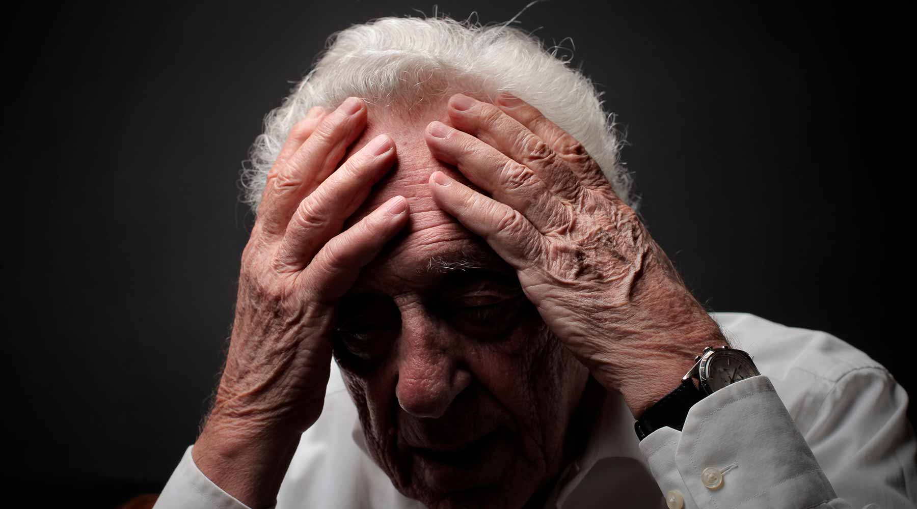 A medida que nuestros padres ancianos envejecen, ciertas condiciones pueden causar cambios en la personalidad y el comportamiento.