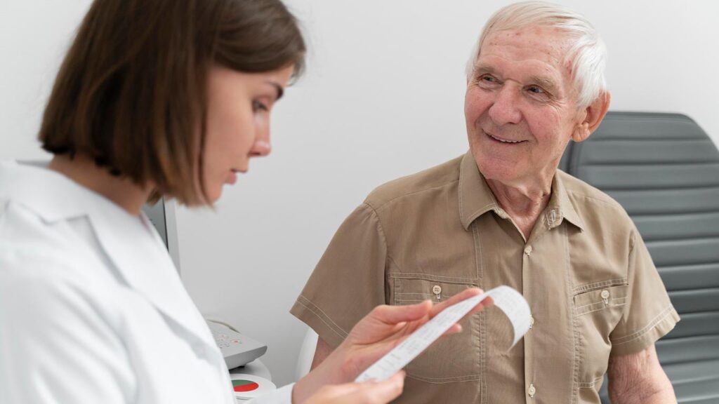 La relación de la urea y creatinina alta en ancianos se asocia con resultados clínicos adversos.