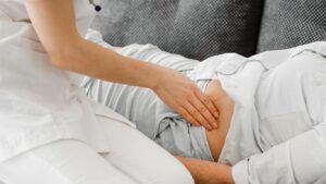 Los vómitos frecuentes en adultos pueden ser causados por una infección, un tratamiento médico, una intoxicación o alguna otra razón.