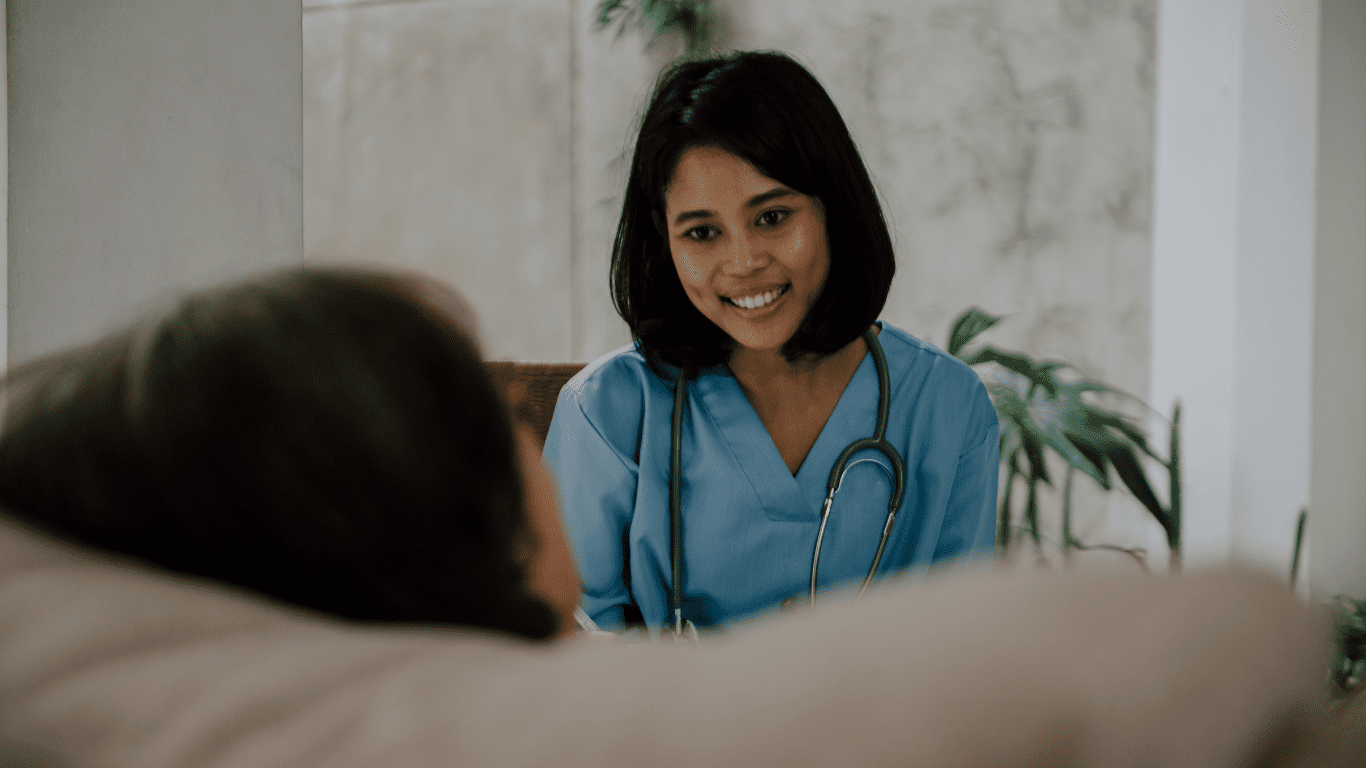 Cuánto cuesta asegurar a una cuidadora interna