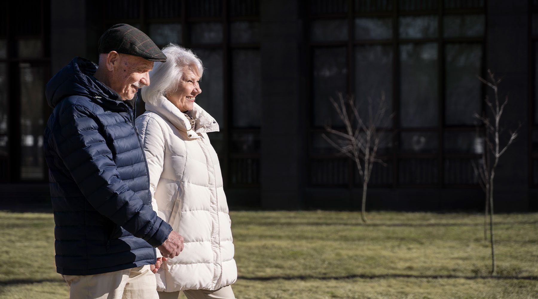 El caminar en ancianos hace que mejoren la resistencia que tiene el cuerpo. A medida que los minutos de la caminata para la tercera edad vayan aumentando, mejorará el corazón y los vasos sanguíneos.