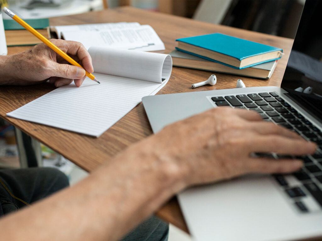 cursos de aprendizaje para personas mayores