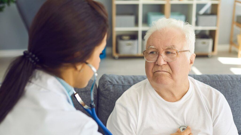 es contagiosa la neumonía en adultos mayores
