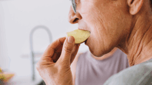 falta de sodio en personas mayores