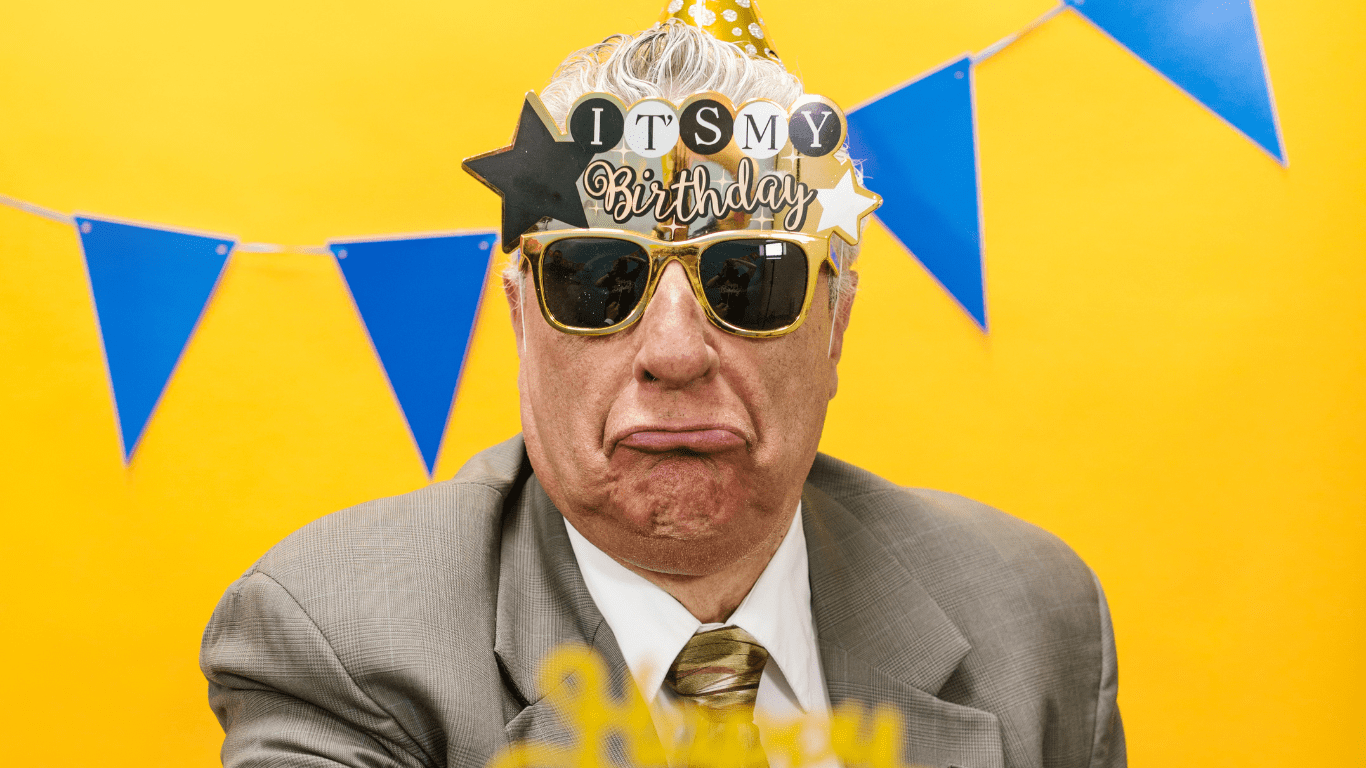 felicitar cumpleaños a una persona mayor