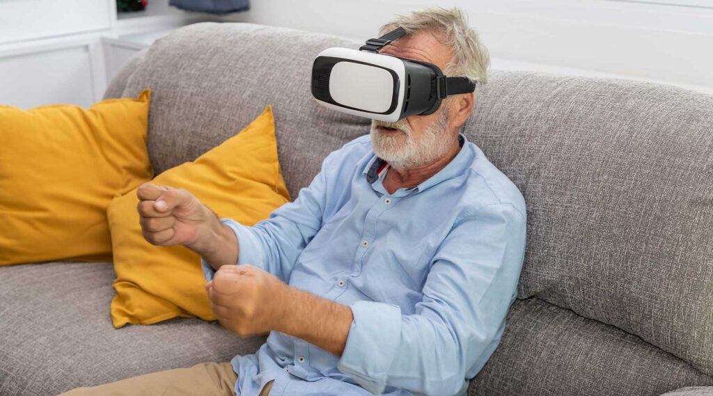 Mantenerse mentalmente activo con varios juegos es una buena estrategia para la salud de las personas mayores