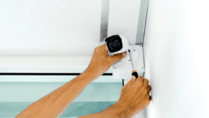 Se puede grabar a una cuidadora de ancianos