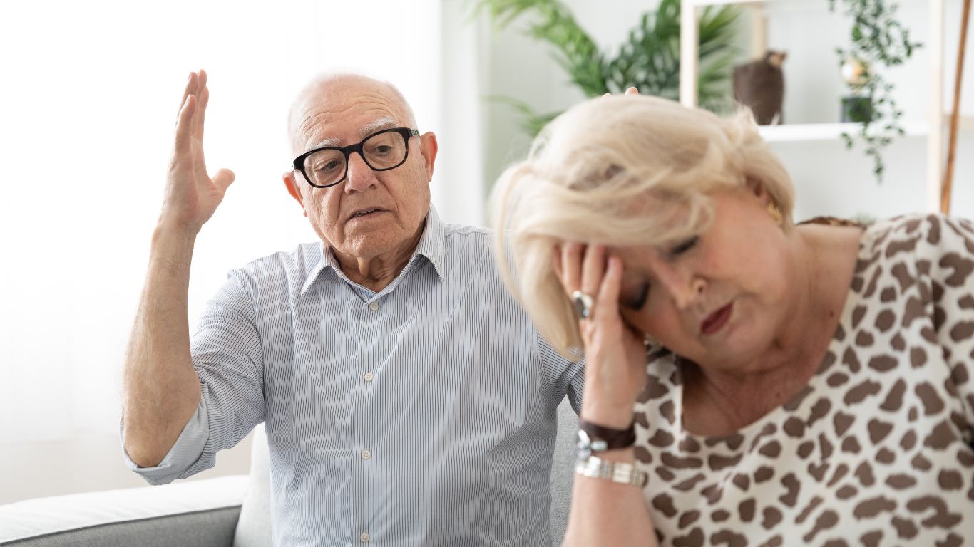 Enfrentar la agresividad en personas mayores puede resultar desafiante, pero es importante abordarla con comprensión y empatía. 