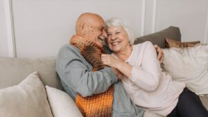 La terapia ocupacional para adultos mayores es una práctica ampliamente reconocida por sus múltiples beneficios comprobados en mejorar la calidad de vida de esta población.