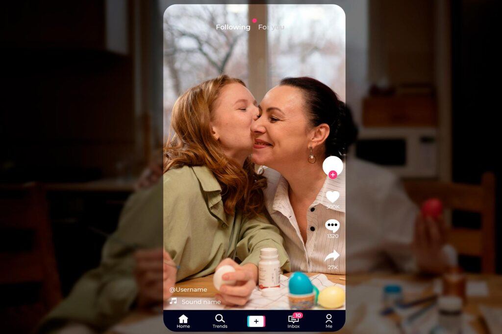 Tiktok para adultos mayores se convirtió en una nueva forma de comunicación familiar entre hijos y nietos.