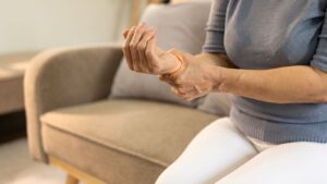 El dolor crónico puede tener un impacto significativo en la calidad de vida de los ancianos, por lo que contar con estrategias terapéuticas adecuadas es fundamental.